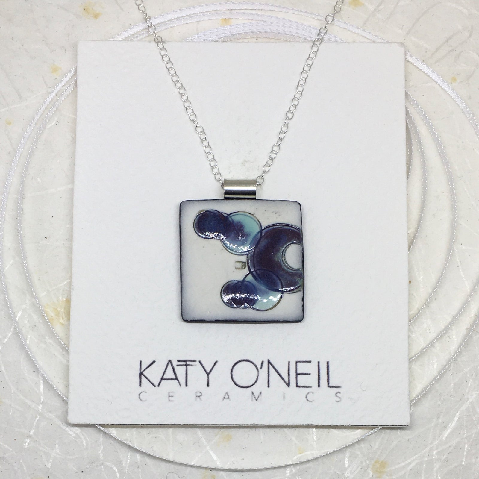 Medium Pendant 18