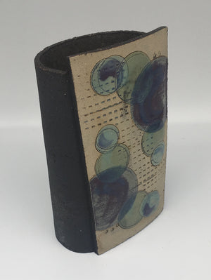 Medium Wrap Pot be- Textured black with muted purple blue circles and dots