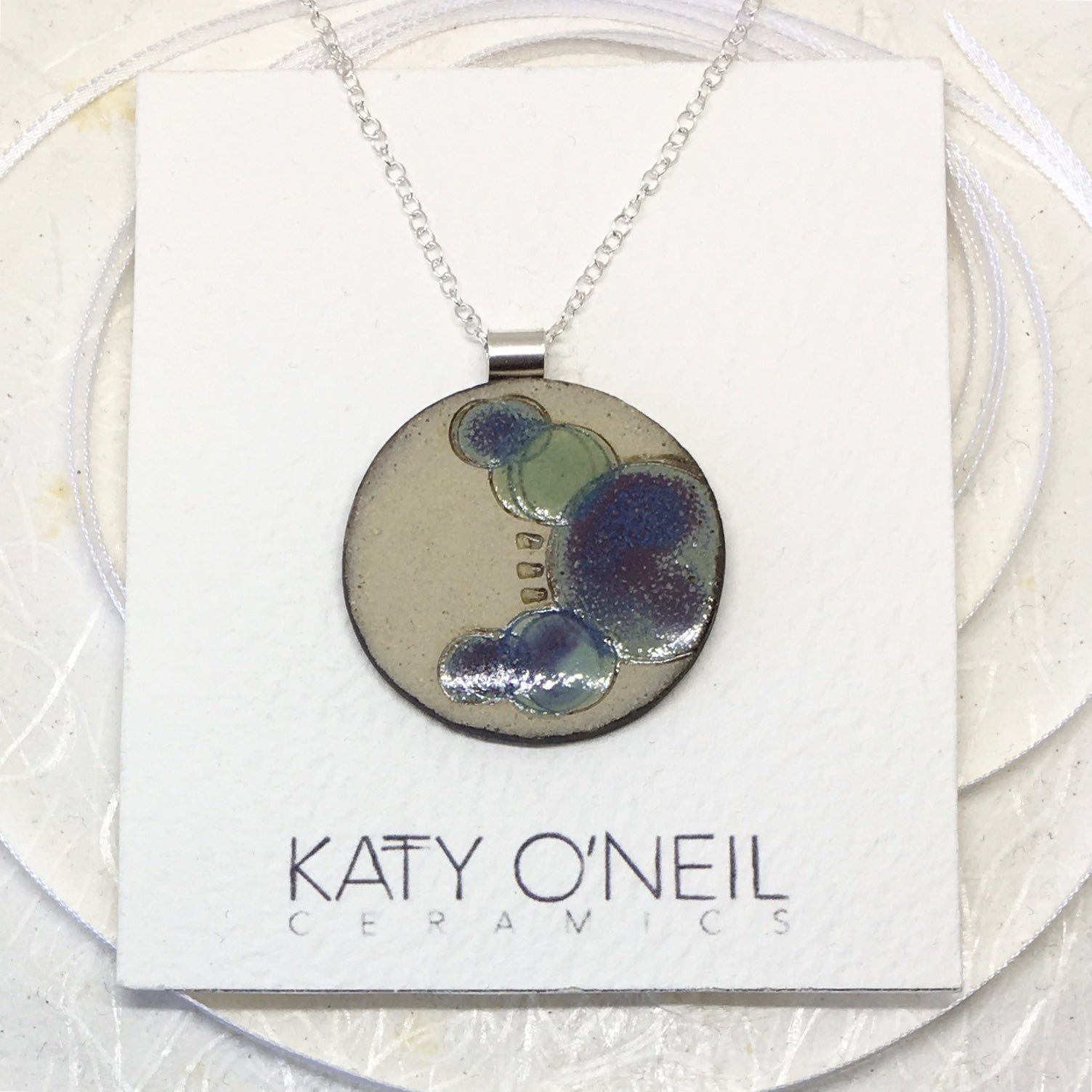 Medium Pendant 32