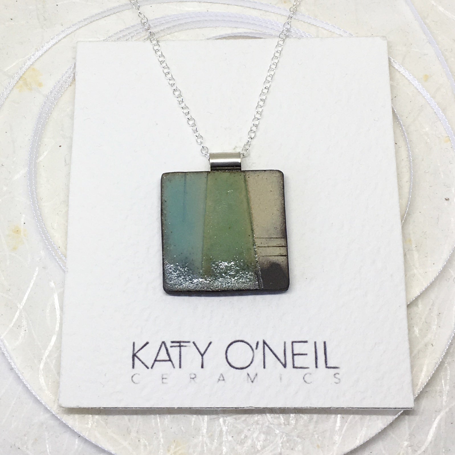 Medium Pendant 37