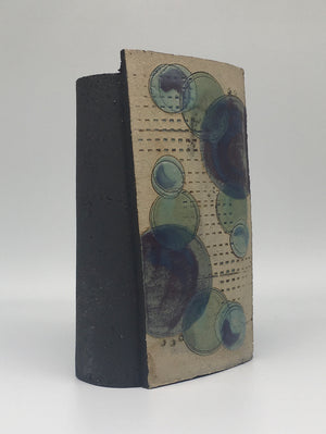 Medium Wrap Pot be- Textured black with muted purple blue circles and dots