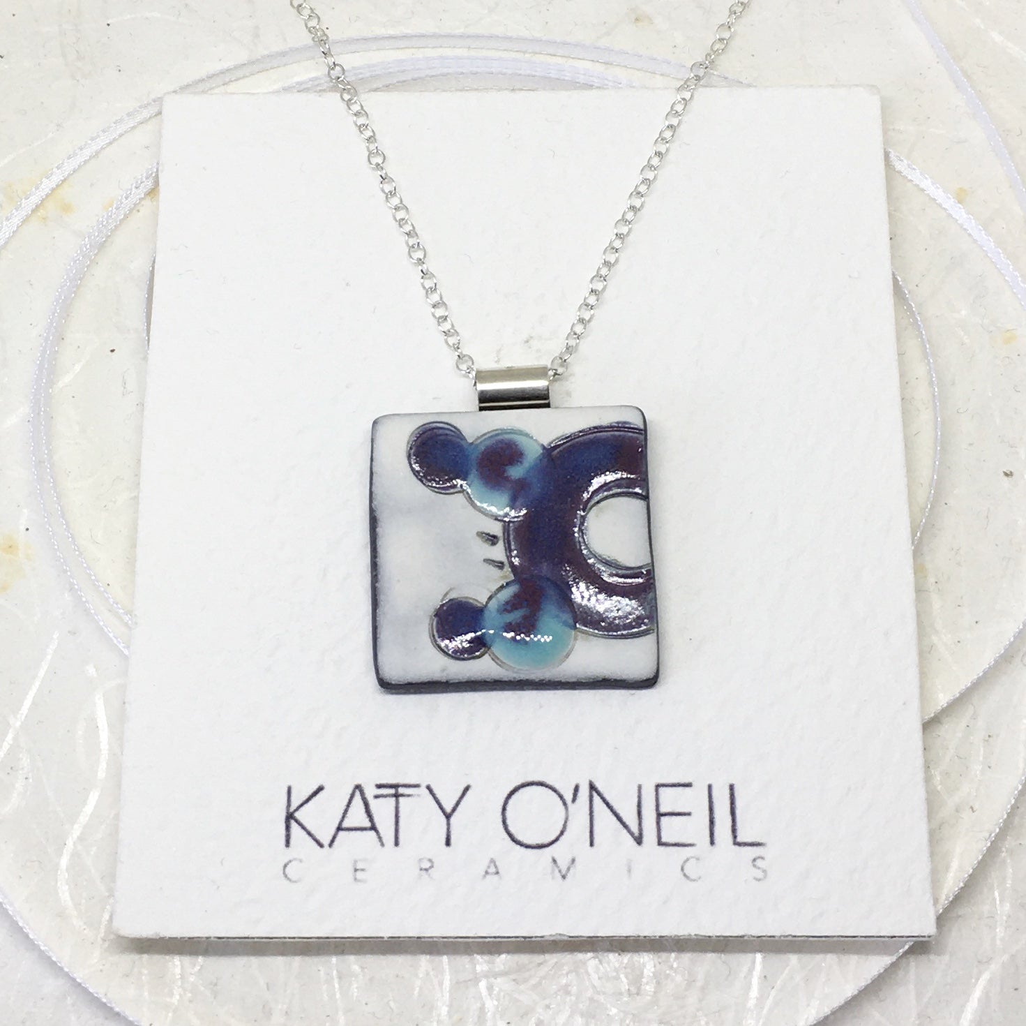 Medium Pendant 18